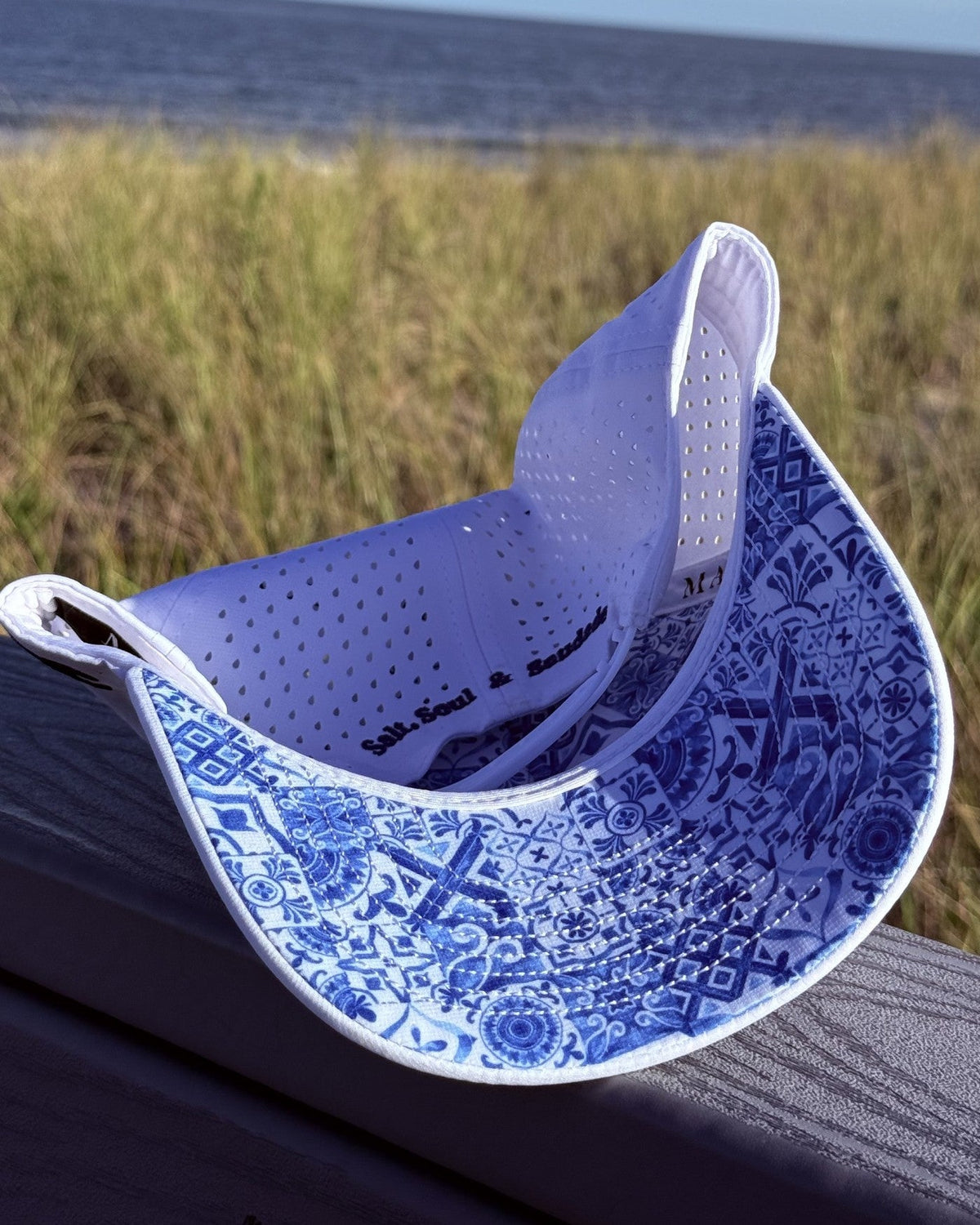 The white snapback showing the blue and white azulejo tile print under the brim.